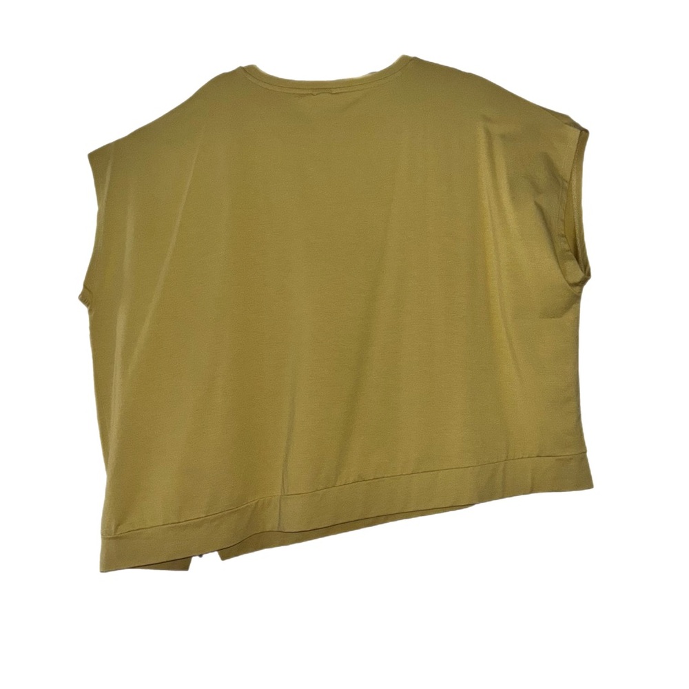 Chic Women's yellow Top with Asymmetrical Zipper NWOT - Picture 3 of 8